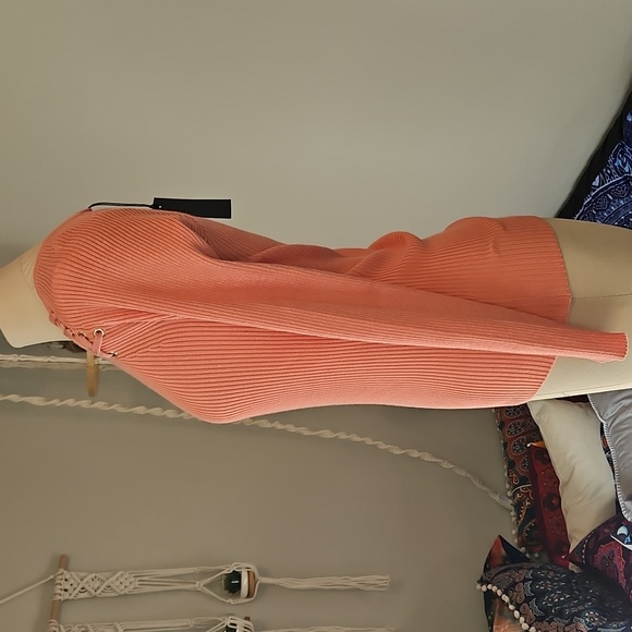 Montgomery Post - Crew Neck Raglan Fitted Ribbed Top - Picture 8 of 12